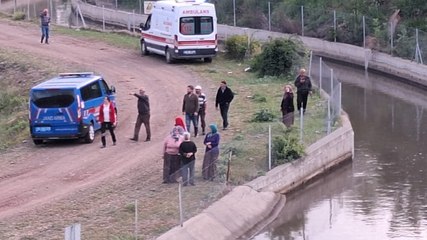 Télécharger la video: Kanala uçan araçta kayboldular! Acı haber günün ilk ışıklarıyla geldi