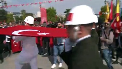 Atatürk'ü Temsil Eden Bayrak Karaya Çıktı