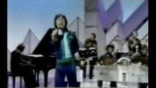 I'M NEARLY FAMOUS by Cliff Richard - live TV performance 1976 +lyrics