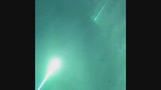 Meteorite attraversa il Portogallo, lampo blu nel cielo - Video
