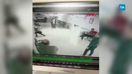 Doktor, bıçaklı saldırıdan kapıyı kilitleyerek kurtuldu