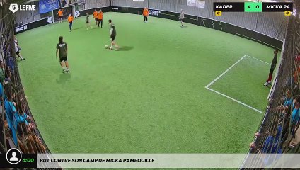 But contre son camp de MICKA PAMPOUILLE