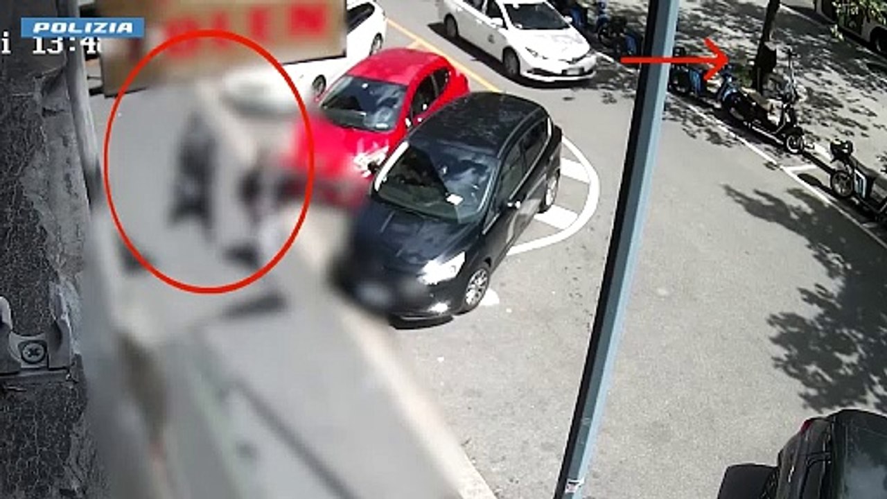 Lo zainetto e il trucco del piede: ecco come colpiscono i ladri nei luoghi affollati