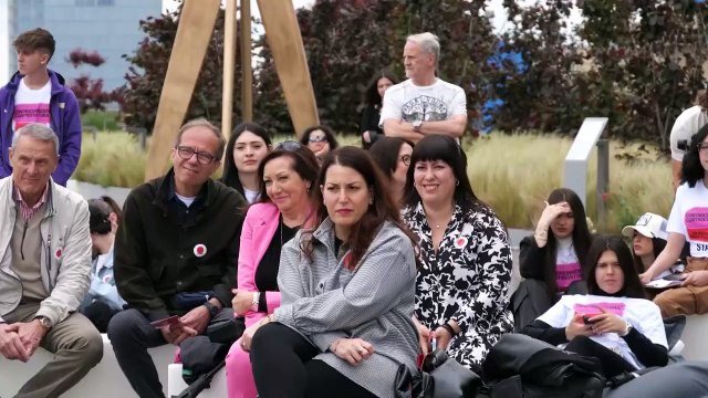 'Commenti Memorabili': Cerco i commenti più esilaranti sui post: ecco come è diventato un lavoro