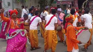 भीषण गर्मी में लोकसभा चुनाव 2024: वोटरों को लुभाने के लिए ललितपुर में हुआ मोनिया नृत्य