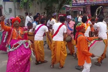 भीषण गर्मी में लोकसभा चुनाव 2024: वोटरों को लुभाने के लिए ललितपुर में हुआ मोनिया नृत्य