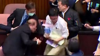 타이완 총통 내일 취임...수교국 반토막·의회는 육탄전 / YTN