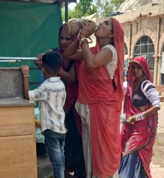 गर्मी ऐसी... भट्टी की तरह तप रही सडक़ें, गर्मी का सितम, पारा पहुंचा 43.8 डिग्री
