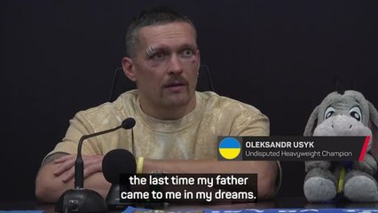 Usyk emotional talking about late father after beating Fury