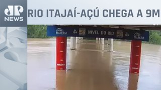 Chuvas em Santa Catarina deixa famílias ilhadas e autoridades em alerta