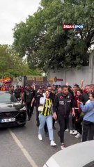 Galatasaray taraftarı Fenerbahçeli kadına saldırdı