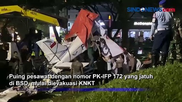 Puing Pesawat Jatuh di BSD Dievakuasi Gunakan Crane, Diangkut ke Lapangan Terbang Pondok Cabe