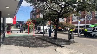 Policía Metropolitana dePolicía Metropolitana de Bogotá inspecciona amenaza de bomba en contenedor de basura Bogotá inspecciona amenaz