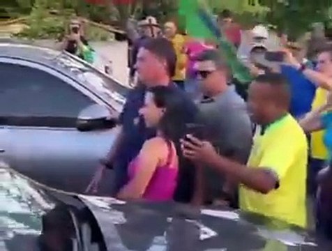 VÍDEO: Bolsonaro ignora pedido de abraço a criança