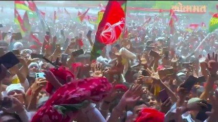 Rahul Gandhi बनले अँकर, अखिलेश यादव यांची स्टेजवरच घेतली मुलाखत