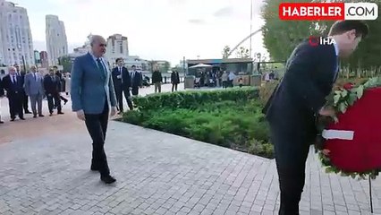 Video herunterladen: TBMM Başkanı Kurtulmuş, Kazakistan'da Atatürk Anıtı'na çelenk bıraktı