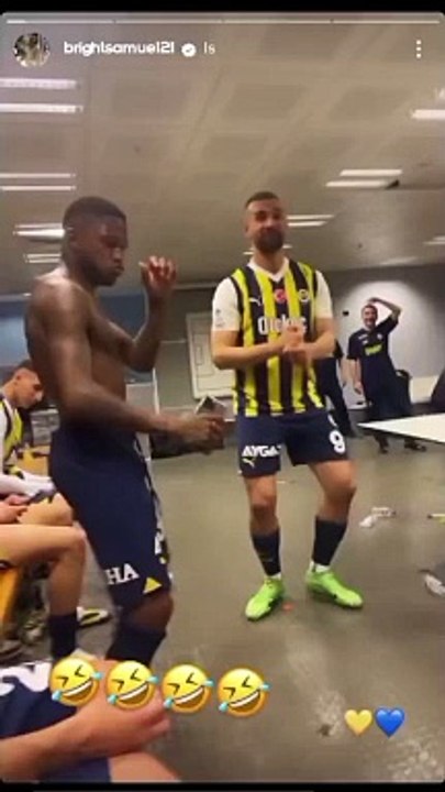 Fenerbahçeli oyuncular soyunma odasında coştular