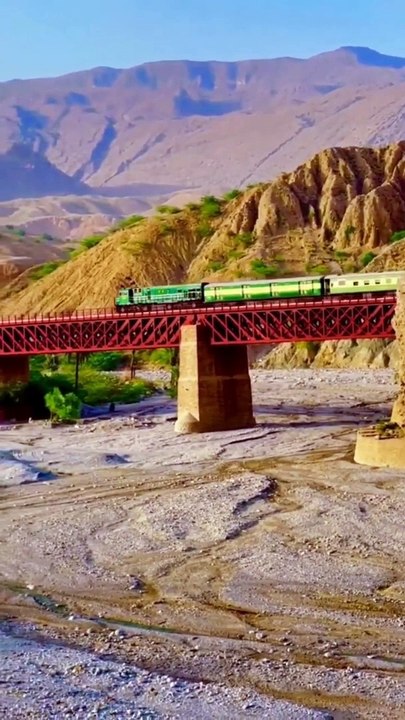 نقطة نزهة جميلة في بلوشستان باكستان، يرجى متابعة قناتي ومساعدتي، أنا رجل فقير، هذا هو رقم الاتصال الخاص بي 03362800010 nuqtat nizhat jamilat fi balushistan bakistan, yurjaa mutabaeat qanati wamusaeidati, 'ana rajul faqirun, hadha hu raqm alaitisal alkhas