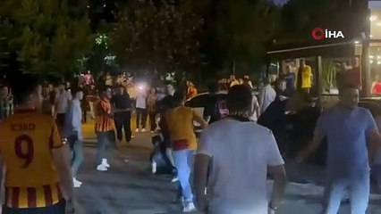 Futbolcular sahada taraftarlar dışarıda! Derbi sonrası Gaziantep'te istenmeyen görüntüler