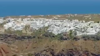 LES PLUS CONNUES petites maisons boanches et bleues de Grece à Santorin