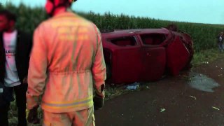 Adolescente é ejetado de veículo após grave capotamento na BR-467, em Cascavel