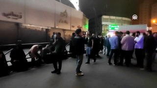 Tahran'da halk, Reisi için dua ediyor