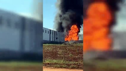 Incêndio em distribuidora de Senador Canedo, região metropolitana de Goiânia