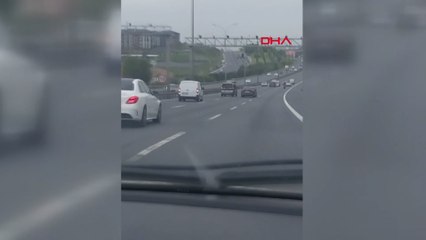 İstanbul'da TEM'de makas atan sürücülerin tehlikeli inatlaşması