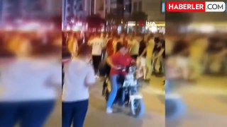 İzmir'de Galatasaray ve Fenerbahçeli taraftarlar arasında kavga çıktı