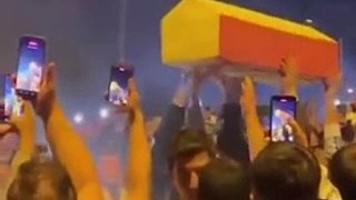 Fenerbahçe Taraftarları Galatasaray'ın Tabutunu Kutlamalarda Taşıdı