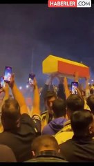 Fenerbahçe Taraftarları Galatasaray'ın Tabutunu Kutlamalarda Taşıdı