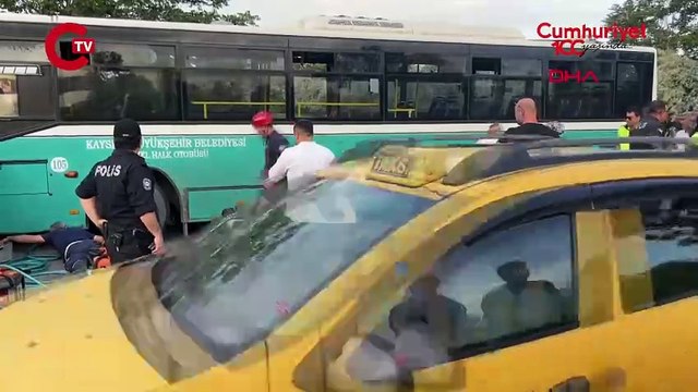Özel halk otobüsü yayalara çarptı: Anne öldü, oğlu yaralandı