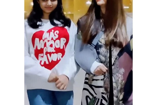 एयरपोर्ट पर स्पॉट हुईं ऐश्वर्या राय बच्चन, बेटी आराध्या की स्माइल ने जीता दिल, वीडियो आया सामने
