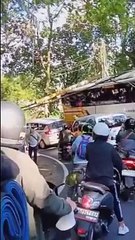Kecelakaan Bus  Study Tour SMPN 3 Depok Di Bali diduga Tertimpa Tiang Listrik