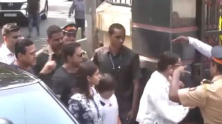 Shahrukh Khan ने पूरे परिवार संग की वोटिंग, देखिए वीडियो