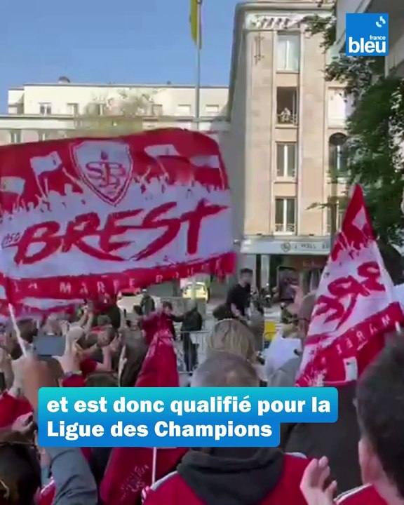 Les joueurs du Stade Brestois accueillis en héros à la mairie de Brest