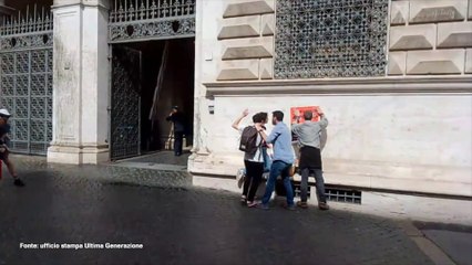 Attivisti di Ultima Generazione imbrattano parete MInistero Giustizia