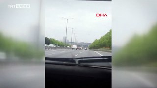 İstanbul'da makas atan sürücülerin tehlikeli inatlaşması kamerada