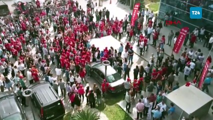 Bayraklı Belediyesi işçilerinden yol kapatma eylemi: Eksik maaşlar ödensin