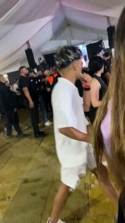 Cargas de la Policía en una caseta de Feria tras varios avisos por una "reyerta"
