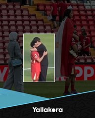 ظهر بعلم مصر.. محمد صلاح مع عائلته في أنفيلد بعد نهاية الموسم.. وعناق أخير مع كلوب ❤️
