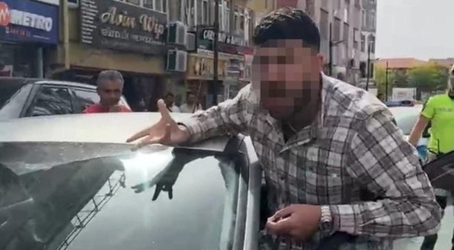 Aksaray'da bir sürücü, kendisini uyaran polisin üzerine aracını sürdü