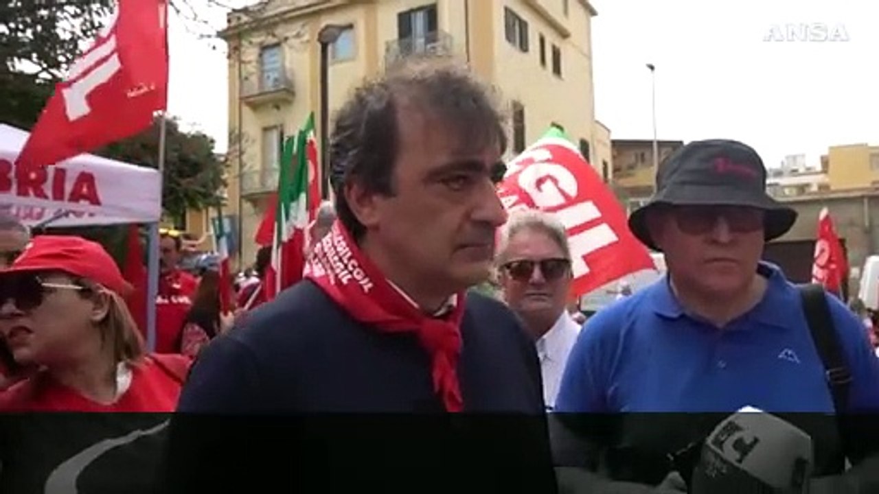 Ponte sullo Stretto, manifestazione a Villa San Giovanni: "Opera inutile"