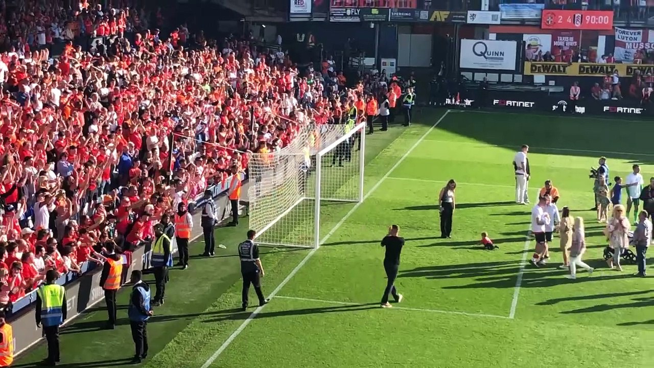 Ross Barkley applause