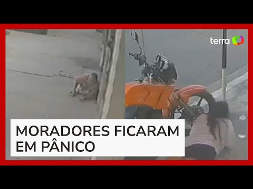 Mulheres se jogam no chão ao ficarem em meio a tiroteio entre PMs e criminosos no RJ