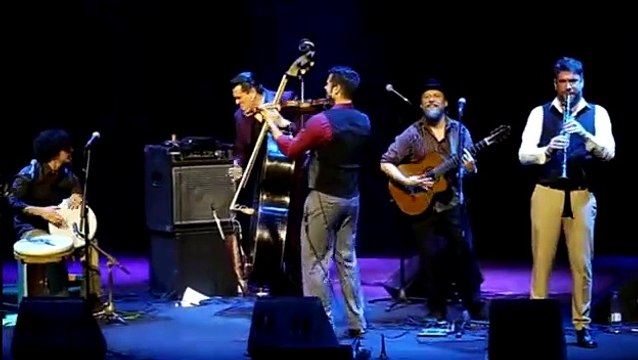 Barcelona Gipsy Balkan Orchestra: musica rom e jazz manouche, il live dalle sonorità mediterranee all'Auditorium