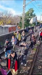 Pasajeros debieron evacuar el tren Roca lanzándose desde más de un metro de altura