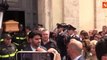 Funerali di Franco Di Mare, la bara tra gli applausi lascia la Chiesa degli Artisti a Roma