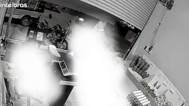 Cámara capta momento cuando sicario llega a matar al cobrador de una tienda