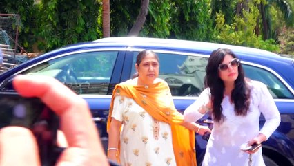 Amir Khan,Kiran Rao, Rakul Preet, Jacky Baghani To Cast Their Vote